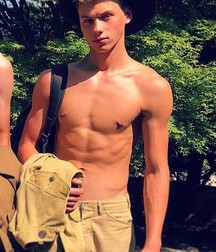 Hotties 5bd8c3a84d6b7.jpg