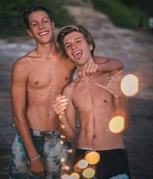 Hotties 5bda268befb40.jpg