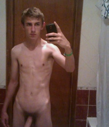 Boy Selfies 5cba12fc0d4ea.jpg