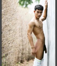 Naked Boys Outside 5cbe3b834fba0.jpg