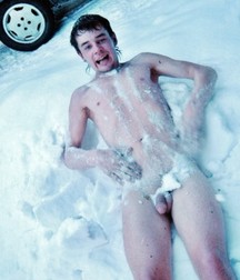 Naked Guys Outdoors 5d06ff73579bf.jpg