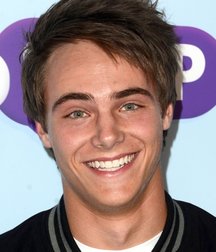 Hot TV Boys 5d55fb7c83f90.jpg