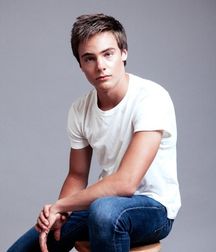 Hot TV Boys 5d55fb92d7ddc.jpg