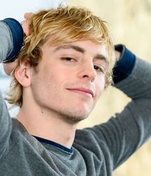 Hot TV Boys 5d55fbacdfb2b.jpg