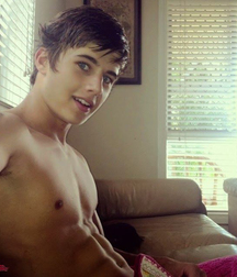 Guys I'd Like to See Naked 5d6b2c238e3bf.jpg