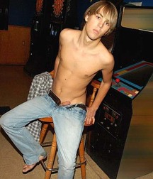 3 Twinks in Series 5d6b2cc483be9.jpg