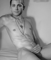 Hot Young Men 5daa35b82bcc5.png