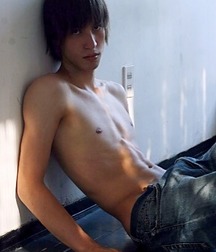 Cuteness = Hot Boys 5dc84351e138c.jpg