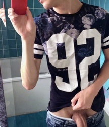 Selfies, Teen Boys, skinny, blond, sexy 5e1fa8687c345.jpg