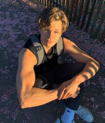 Hot, Hunky Non-Nude Twinks 5eb057898dfc0.jpg