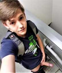 Selfies, Boys & Guys Sharing Hot Bods - Dicks 5ed6f01125fcf.jpg