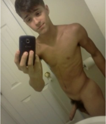 Selfie World - Hot Naked Boy Porn 5efbf18b37a11.png