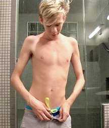 All Blond Boys Porn - Naked Blond Teens - Blond Pubes 5f9b618ec7af6.jpg