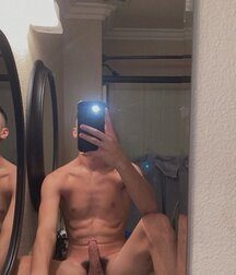 Selfie - Boys Porn Can't Help Clicking Their Dicks To Show 5fcf8ac940e38.jpg