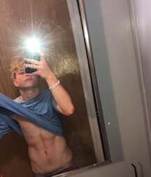 Selfie Naked Boy Porn Series' 5feb5f6c1fd45.jpg