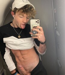 Selfie Boys - Cocks Drawn to Camera - Gay Porn 60b2ec12697eb.jpg