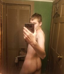 Selfie Boys - Cocks Drawn to Camera - Gay Porn 60b2ec1e7c89b.jpg