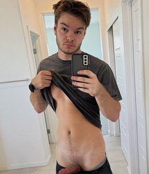 Selfie Boys Showing Cocks & Ass - Gay Porn 60f7778d4d420.jpg