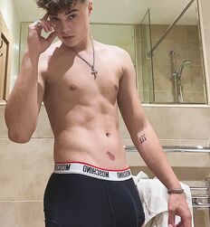 lorenzzoo69 twink tube star selfie media 