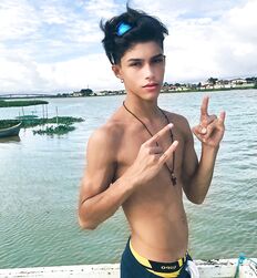 Twink Shirtless Summer Beach Guys Gay Boys Tube 