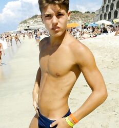 Twink Shirtless Summer Beach Guys Gay Boys Tube 