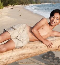 Twink Shirtless Summer Beach Guys Gay Boys Tube 