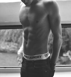 Shockingly Sexy Twink Tube Guys Flex 