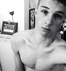 Shockingly Sexy Twink Tube Guys Flex 
