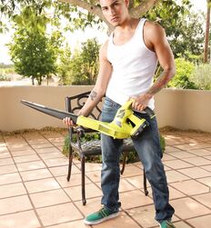 Gaytwinks Derrick`s gardening time Gay Porn 