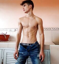 smooth and muscle twinks cute gaytube shirtless 