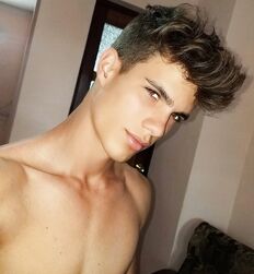 smooth and muscle twinks cute gaytube shirtless 