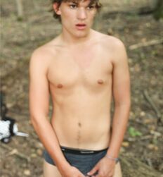 Gay Xander cumming in the woods solo Porn 