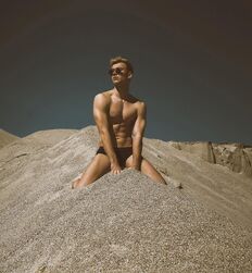 ANDREAS DINO WOHLTAN - AUSTRIAN MODEL 