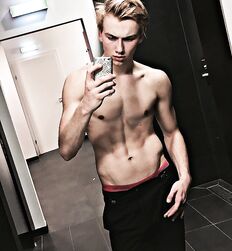 ANDREAS DINO WOHLTAN - AUSTRIAN MODEL GAYTUBE 