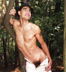 Robert Sexy Outdoors Twink Gay Porn 