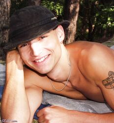 Robert Sexy Outdoors Twink Gay Porn 