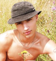 Robert Sexy Outdoors Twink Gay Porn 