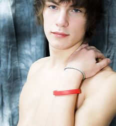 BL Mendoza Cute Boy Porn Pics