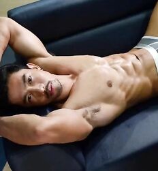 Handsome Asians for a Monday 