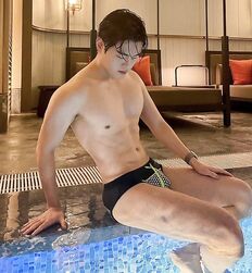Handsome Asians for a Monday 