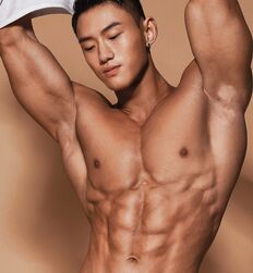 Handsome Asians for a Monday 