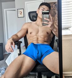 Handsome Asians for a Monday 