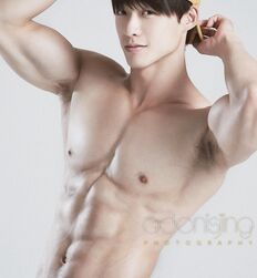 Handsome Asians for a Monday 