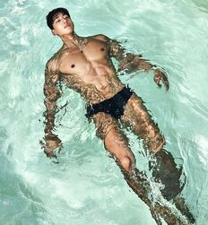 Handsome Asians for a Monday 