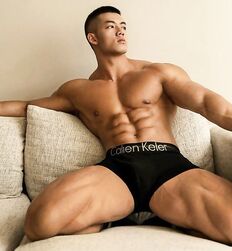 Handsome Asians for a Monday 
