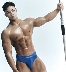 Handsome Asians for a Monday 