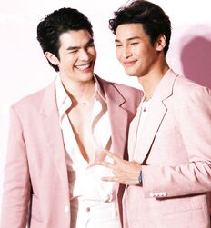 Handsome Asians for a Monday 
