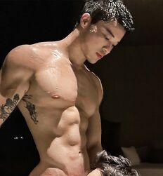 Handsome Asians for a Monday 