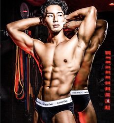 Handsome Asians for a Monday 