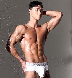 Handsome Asians for a Monday 